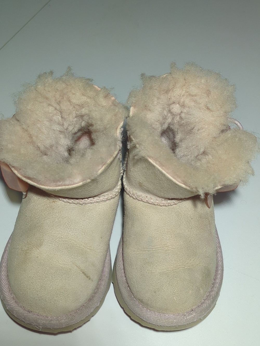UGG Kids Shearling-Lined Mittens in Cream